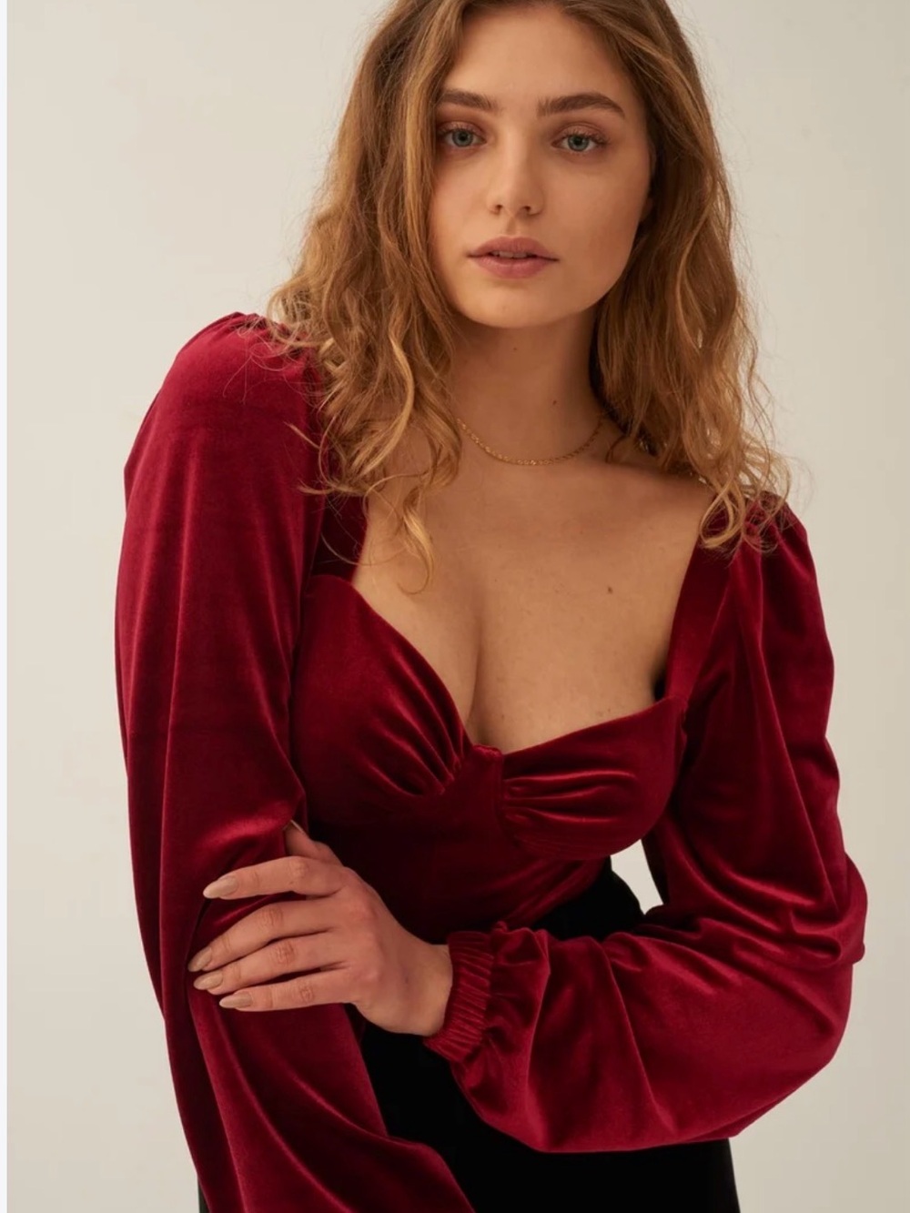 BEAUTIFUL Ruched Velvet Puff-Sleeve Crop Top - Red